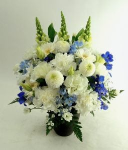 海の色。悲しみをのり越える花