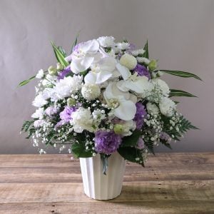 初めてオンラインで法要のお花をお願いしたのですが、注文から発送までとても丁寧にしていただいた印象です。