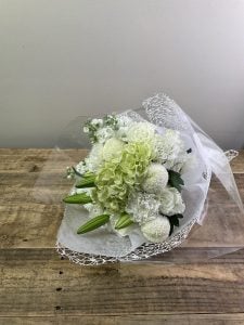 とても品のいい高級感のある花束でした。