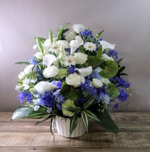 用途別に記事があり、お花の色などを参考にいたしました。