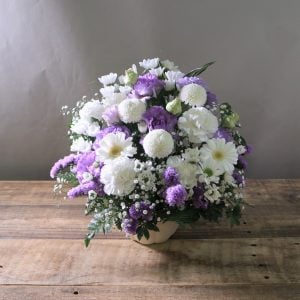 いつも綺麗で心のこもったアレンジをしていただいて、花を受け取る実家の母も、悲しみが癒されると言っています。