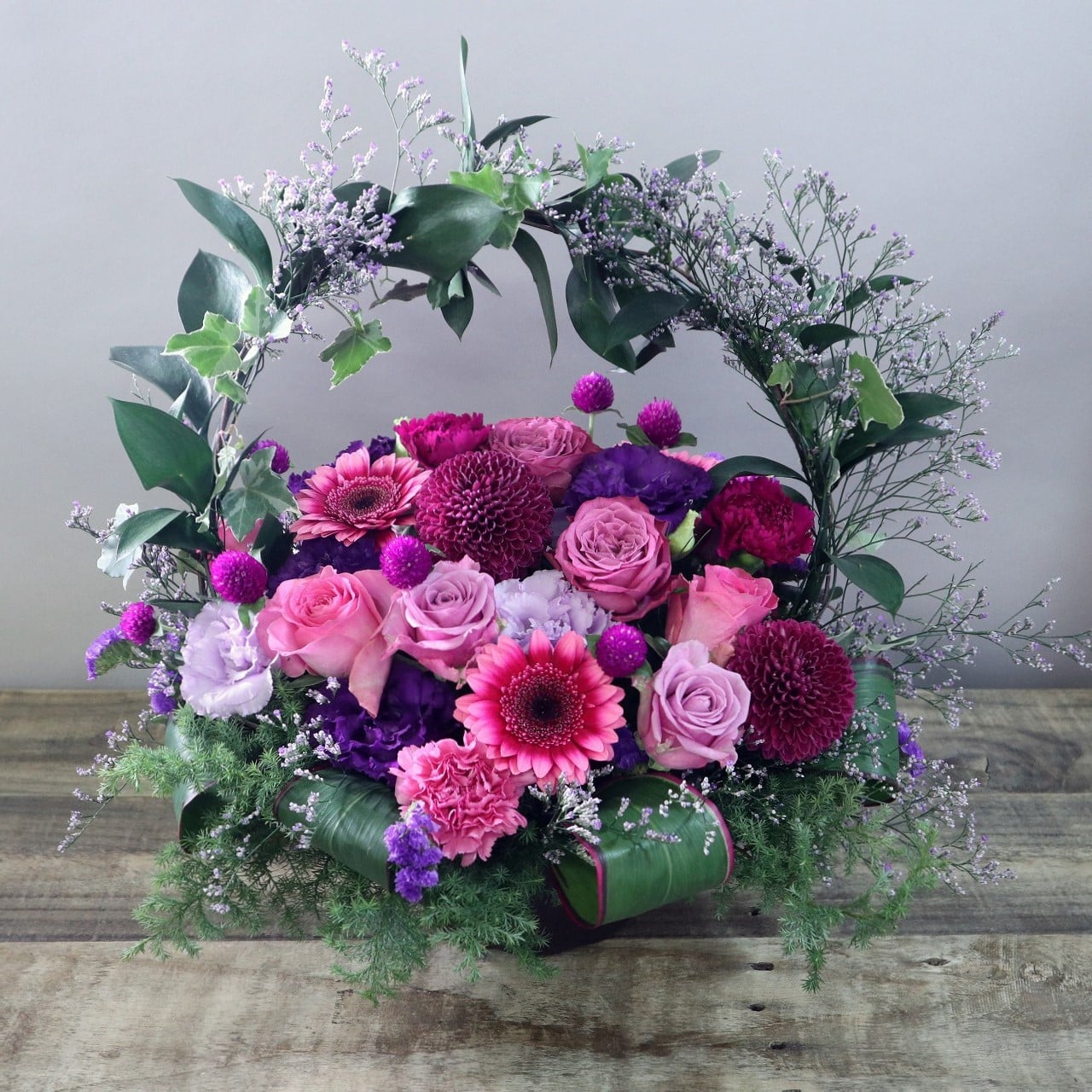 喜寿（77歳）祝いの花 紫の花束