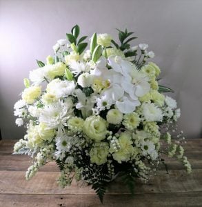 会社の代表名でお贈りするのに相応しく豪華に仕上げて頂き、大変満足しております。