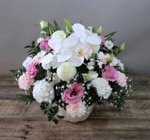 一周忌でお願いさせていただいた時、とても丁寧な対応で素敵なお花を手配してくださったので