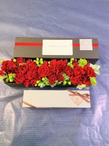 生花とお菓子のギフトというのが珍しかったのと、お花がとても綺麗だったことが決め手で選んだのですがお写真通りのものが届いたようで、祖母にも喜んでもらえました。