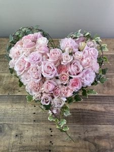 ハートのモチーフなのにラブリーな方向に偏らず、とても清楚なイメージも待ち合わせていて素晴らしいと思います。