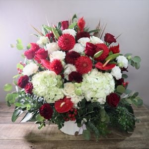 実家にいる母からは感激した、すごく嬉しかったと、お花と一緒に家族の写真が送られてきて、大変喜んでいた様子でした。