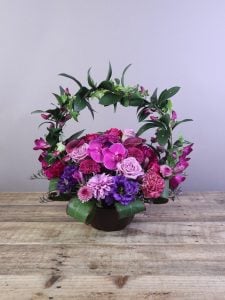 とっても華やかで豪華でボリューム感もちょうど良く、お店のカウンターに置いてよく目立ち大変喜んで頂けました。