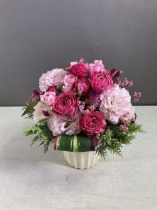 個展がカラフルな絵ばかりなのでまさに華を添えていただける形となりました。