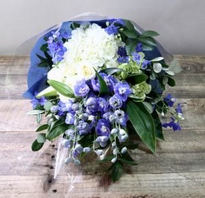 息子に贈る花なので可愛い花束よりも爽やかな感じにして欲しくて