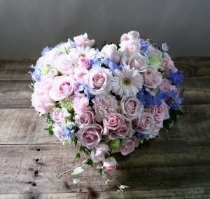 職場の方々のサポート業務を行う仕事柄、業務としてのお花や祝電の依頼は神経を使います。