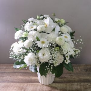 故人は華やかなお花が好きだったので、喜んでいると思うと、遺族から連絡がらありました。