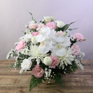 お花の画像は私が思っていた以上に素敵なお花で、大切な友人の一周忌に送ることができて、本当に良かったです。