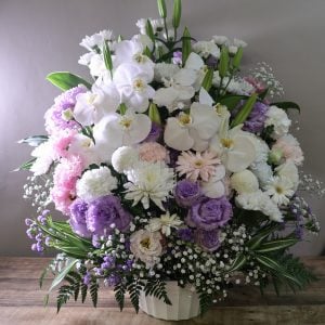 迫力がありながらも、とても繊細で美しいですね。1周忌にふさわしいと思います。