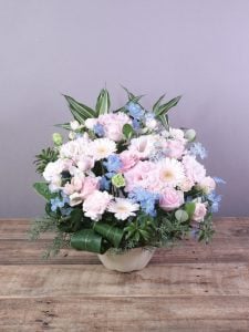 こちらの都合で変更点があった際も快くお受けして頂き安心してお任せする事ができました！またお花を送る際はこちらを利用させて頂きます！