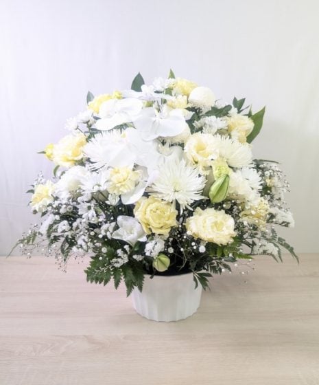 美しいお花の配色やデザインに大変満足しております。