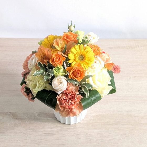 【母の米寿のお祝い】落ち着きがありつつ元気の出るようなビタミンカラーのお花を届けて頂きました。