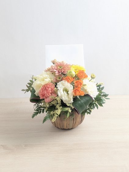 【一周忌のお花】いつも明るい友人のイメージにぴったりです。